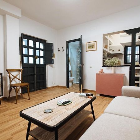 Apartamento Aitana'S Retreat With Charming Garden Sevilla Exterior foto