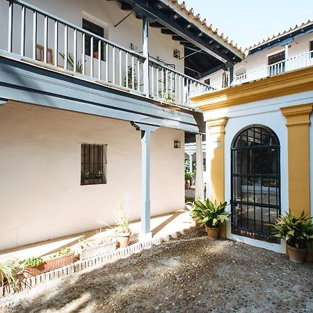 Apartamento Aitana'S Retreat With Charming Garden Sevilla Exterior foto