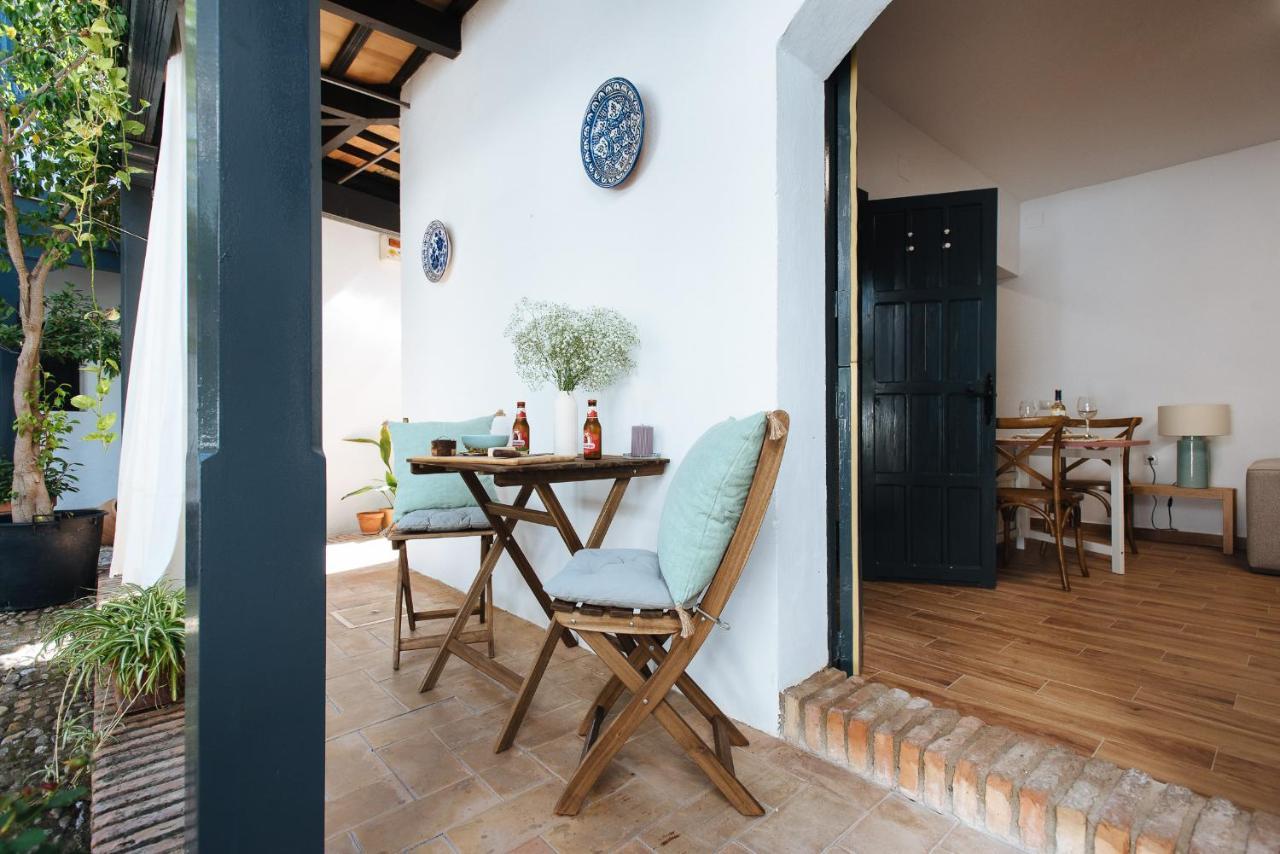 Apartamento Aitana'S Retreat With Charming Garden Sevilla Exterior foto