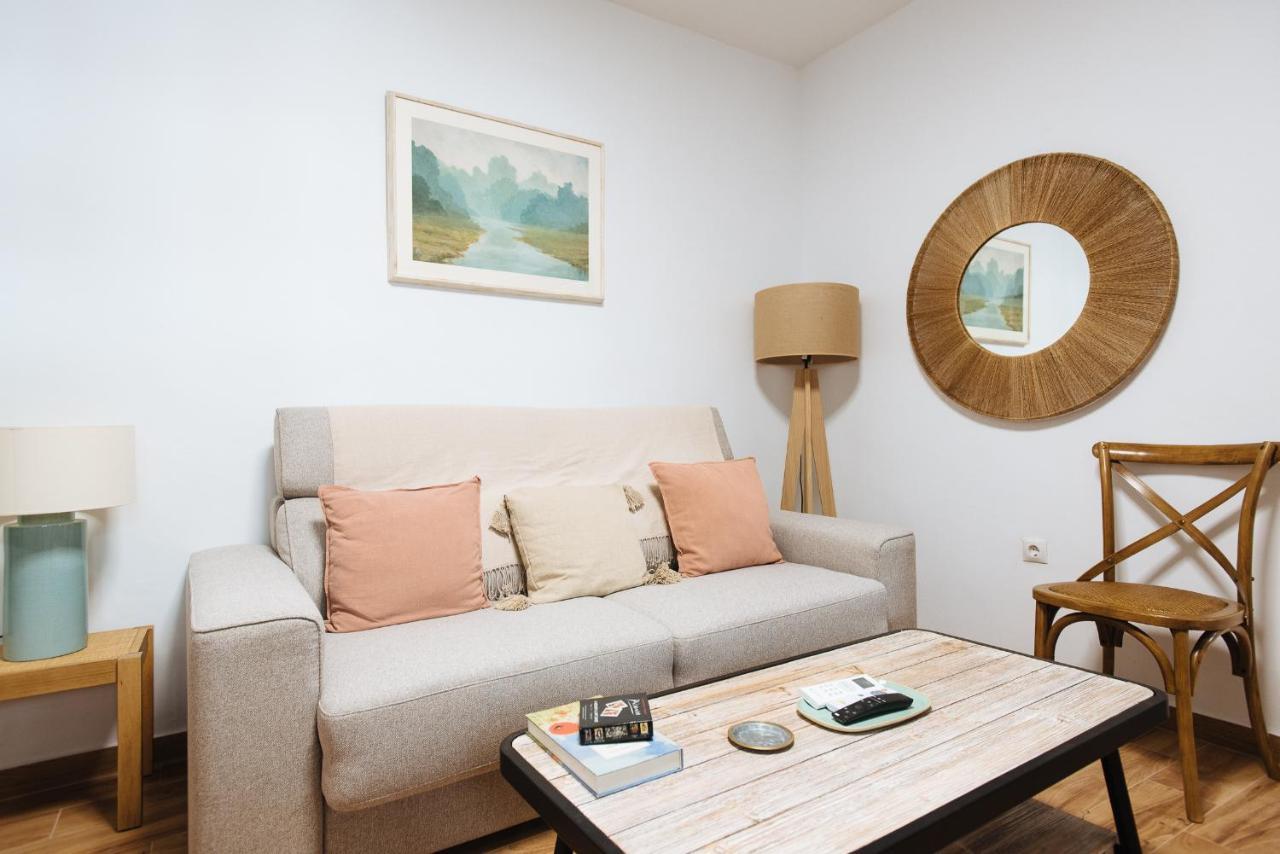 Apartamento Aitana'S Retreat With Charming Garden Sevilla Exterior foto