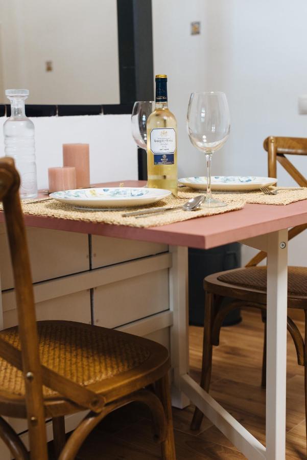 Apartamento Aitana'S Retreat With Charming Garden Sevilla Exterior foto