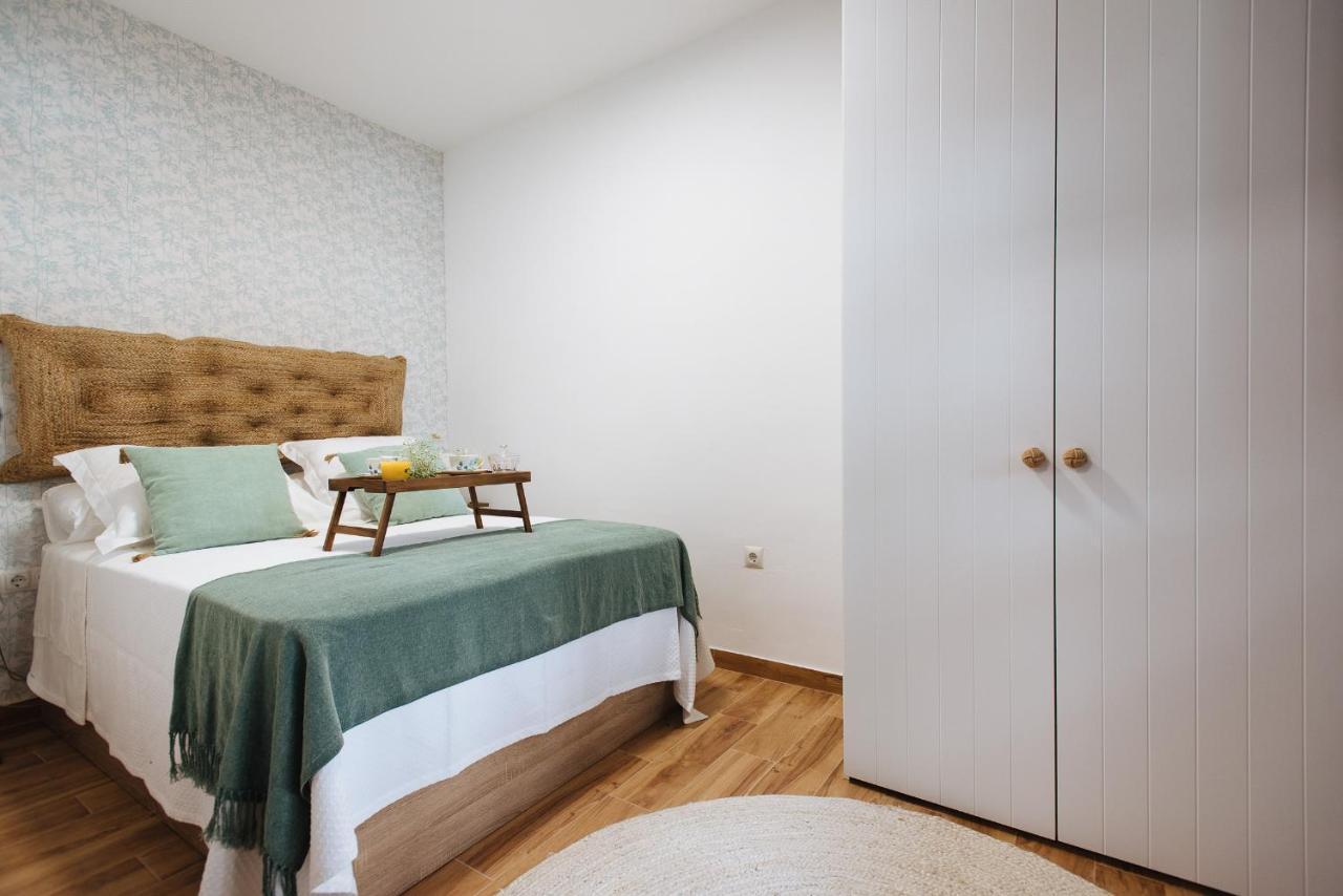 Apartamento Aitana'S Retreat With Charming Garden Sevilla Exterior foto