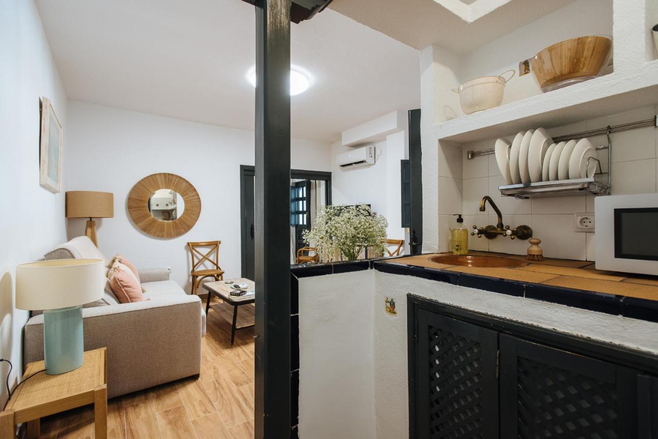 Apartamento Aitana'S Retreat With Charming Garden Sevilla Exterior foto