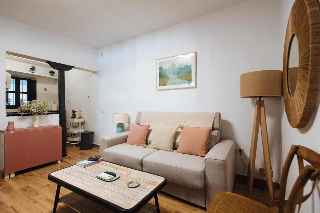 Apartamento Aitana'S Retreat With Charming Garden Sevilla Exterior foto