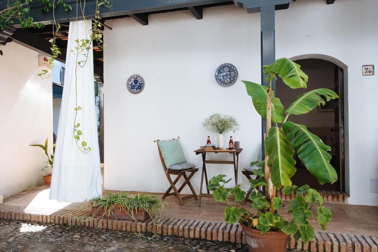 Apartamento Aitana'S Retreat With Charming Garden Sevilla Exterior foto