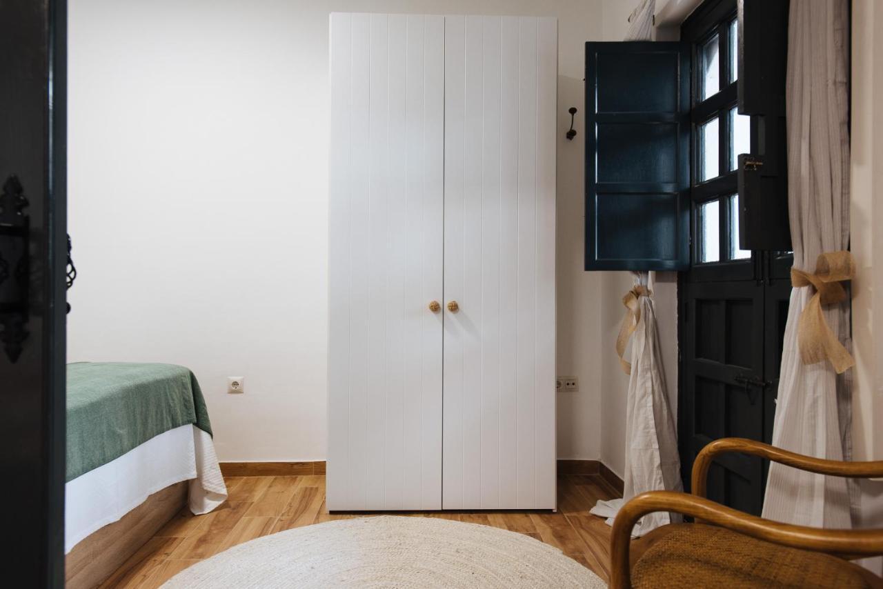 Apartamento Aitana'S Retreat With Charming Garden Sevilla Exterior foto