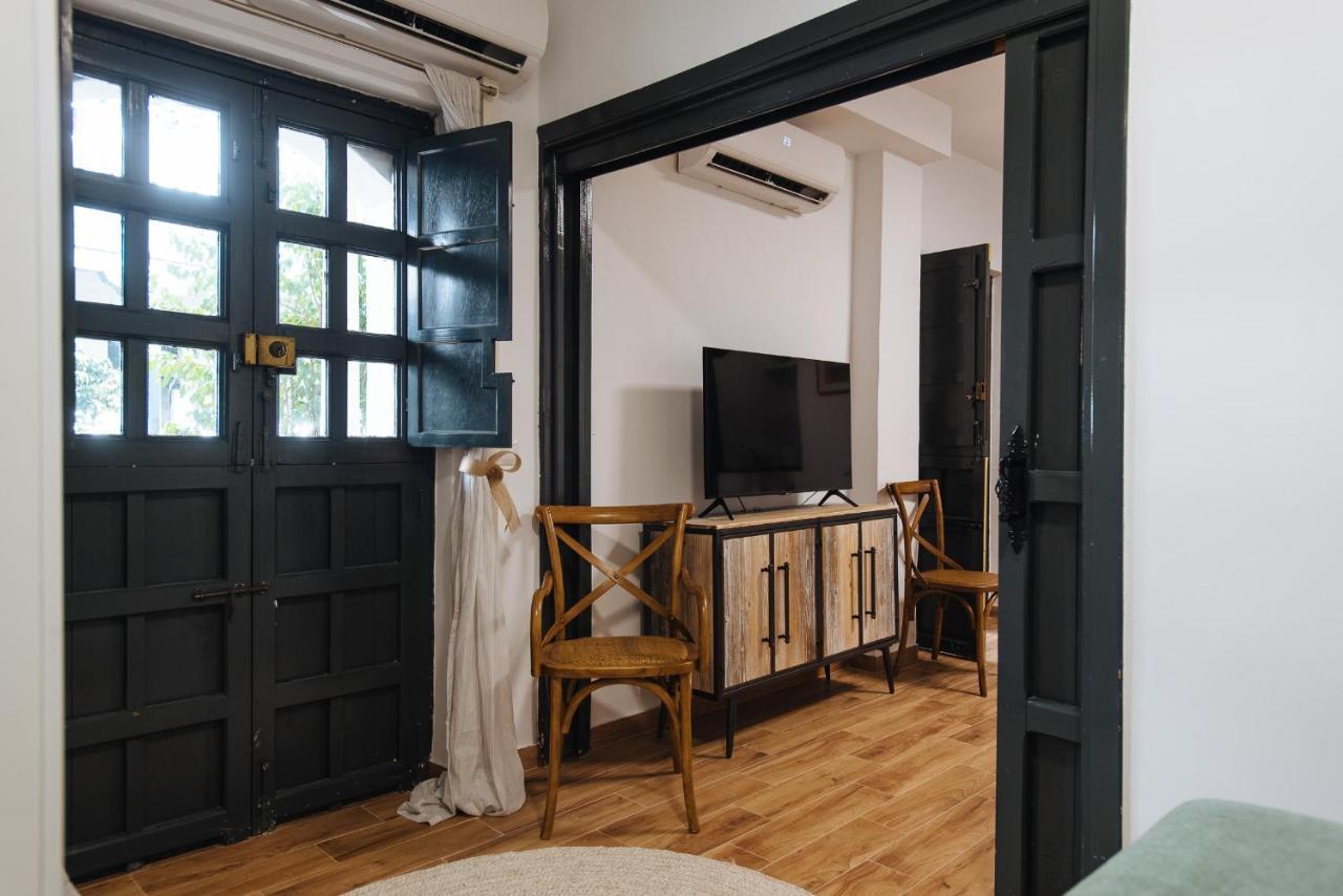 Apartamento Aitana'S Retreat With Charming Garden Sevilla Exterior foto