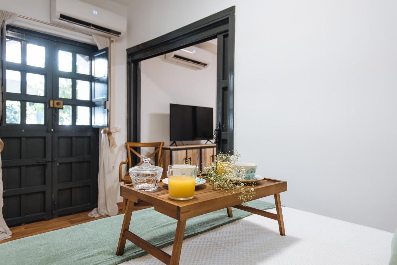 Apartamento Aitana'S Retreat With Charming Garden Sevilla Exterior foto