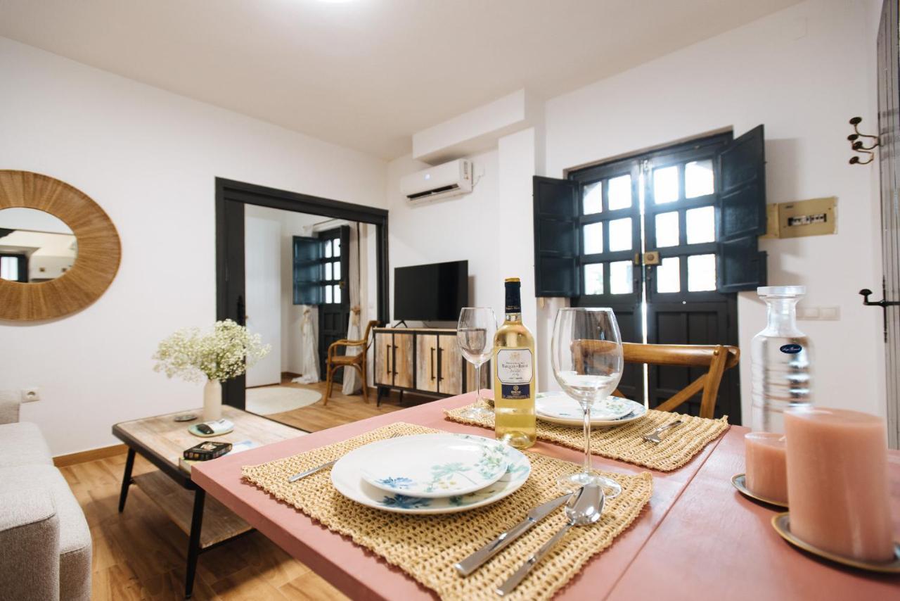 Apartamento Aitana'S Retreat With Charming Garden Sevilla Exterior foto