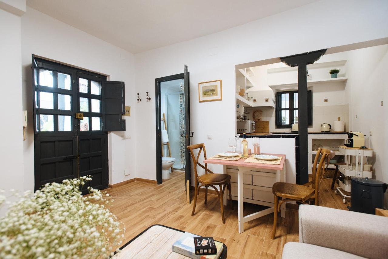 Apartamento Aitana'S Retreat With Charming Garden Sevilla Exterior foto