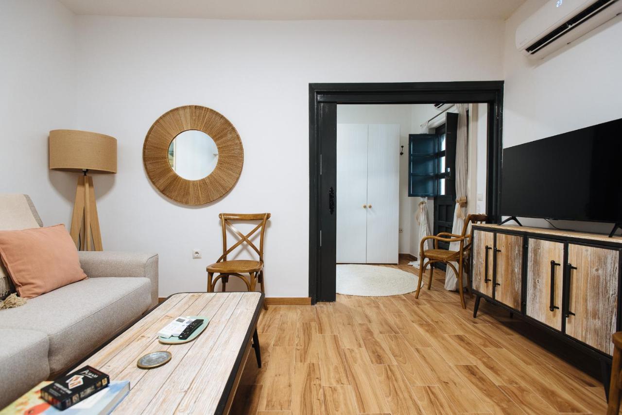 Apartamento Aitana'S Retreat With Charming Garden Sevilla Exterior foto