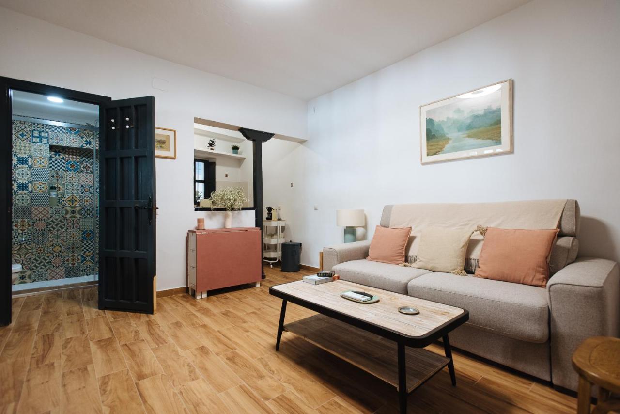 Apartamento Aitana'S Retreat With Charming Garden Sevilla Exterior foto