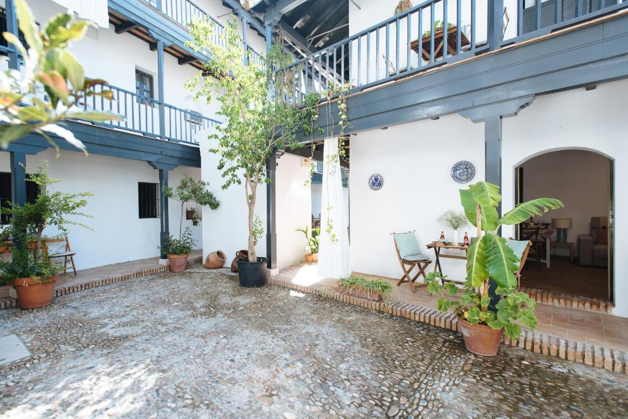 Apartamento Aitana'S Retreat With Charming Garden Sevilla Exterior foto