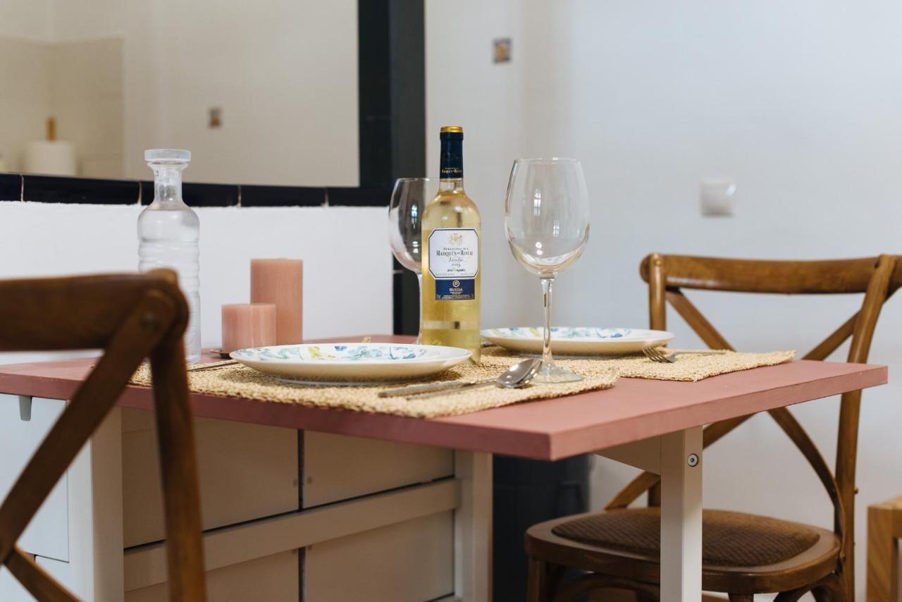 Apartamento Aitana'S Retreat With Charming Garden Sevilla Exterior foto