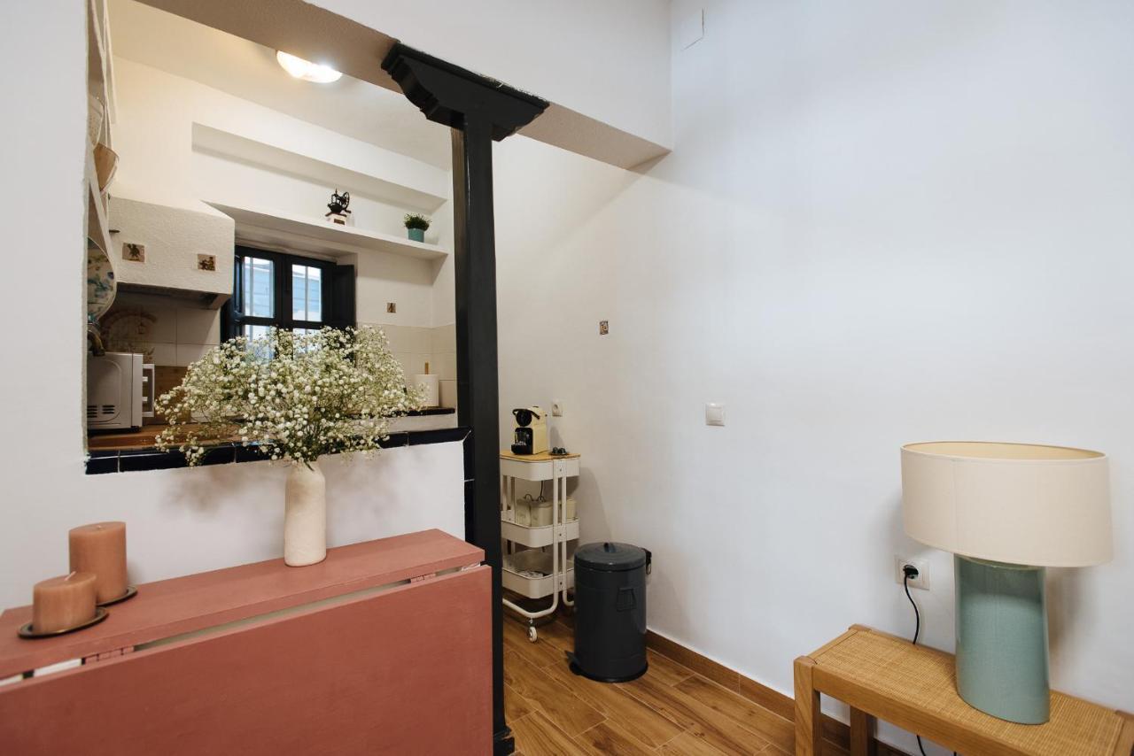 Apartamento Aitana'S Retreat With Charming Garden Sevilla Exterior foto
