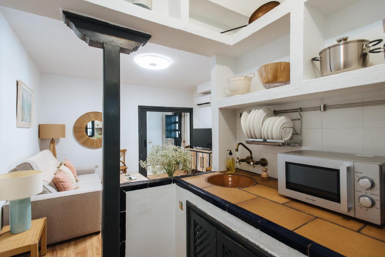 Apartamento Aitana'S Retreat With Charming Garden Sevilla Exterior foto