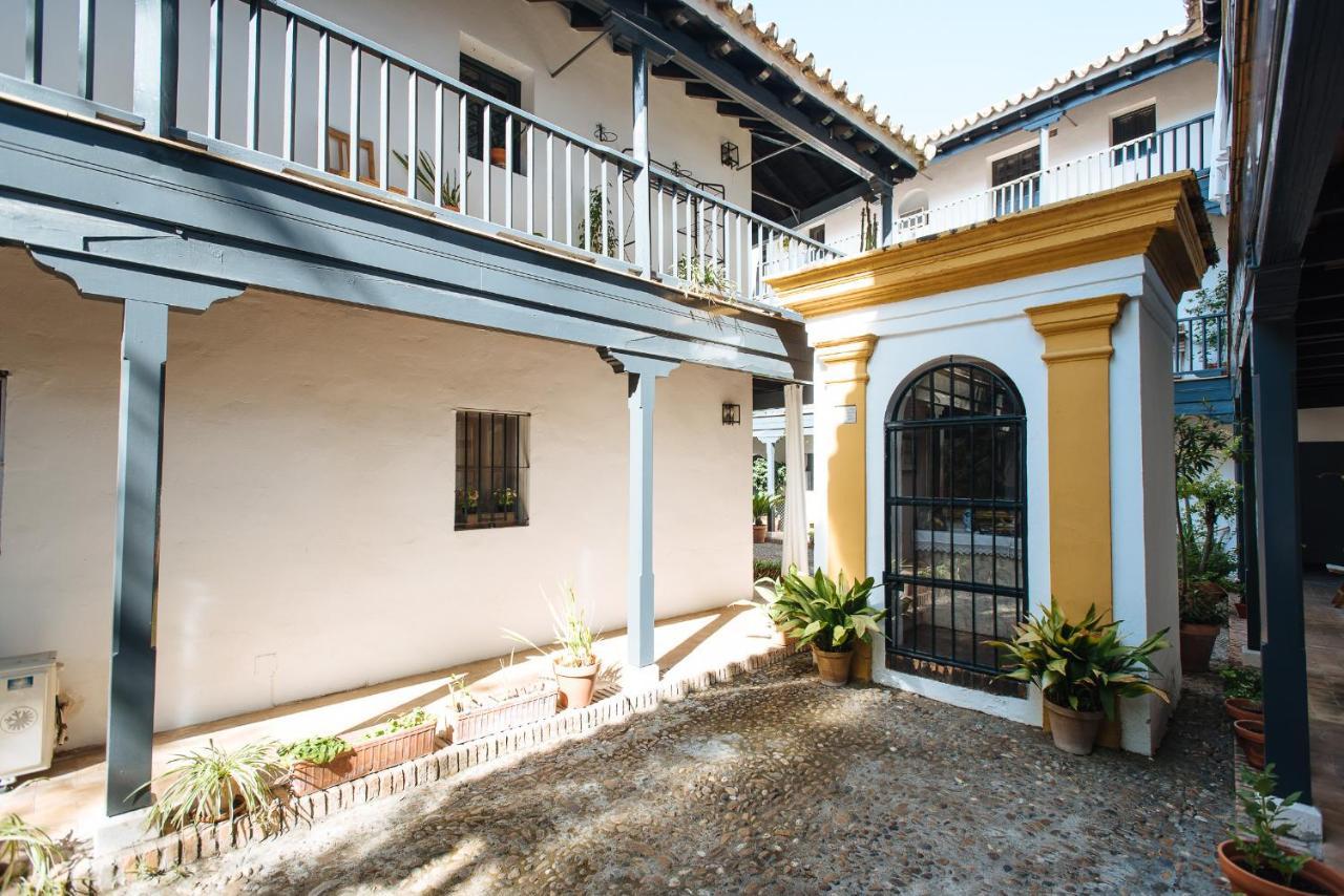 Apartamento Aitana'S Retreat With Charming Garden Sevilla Exterior foto